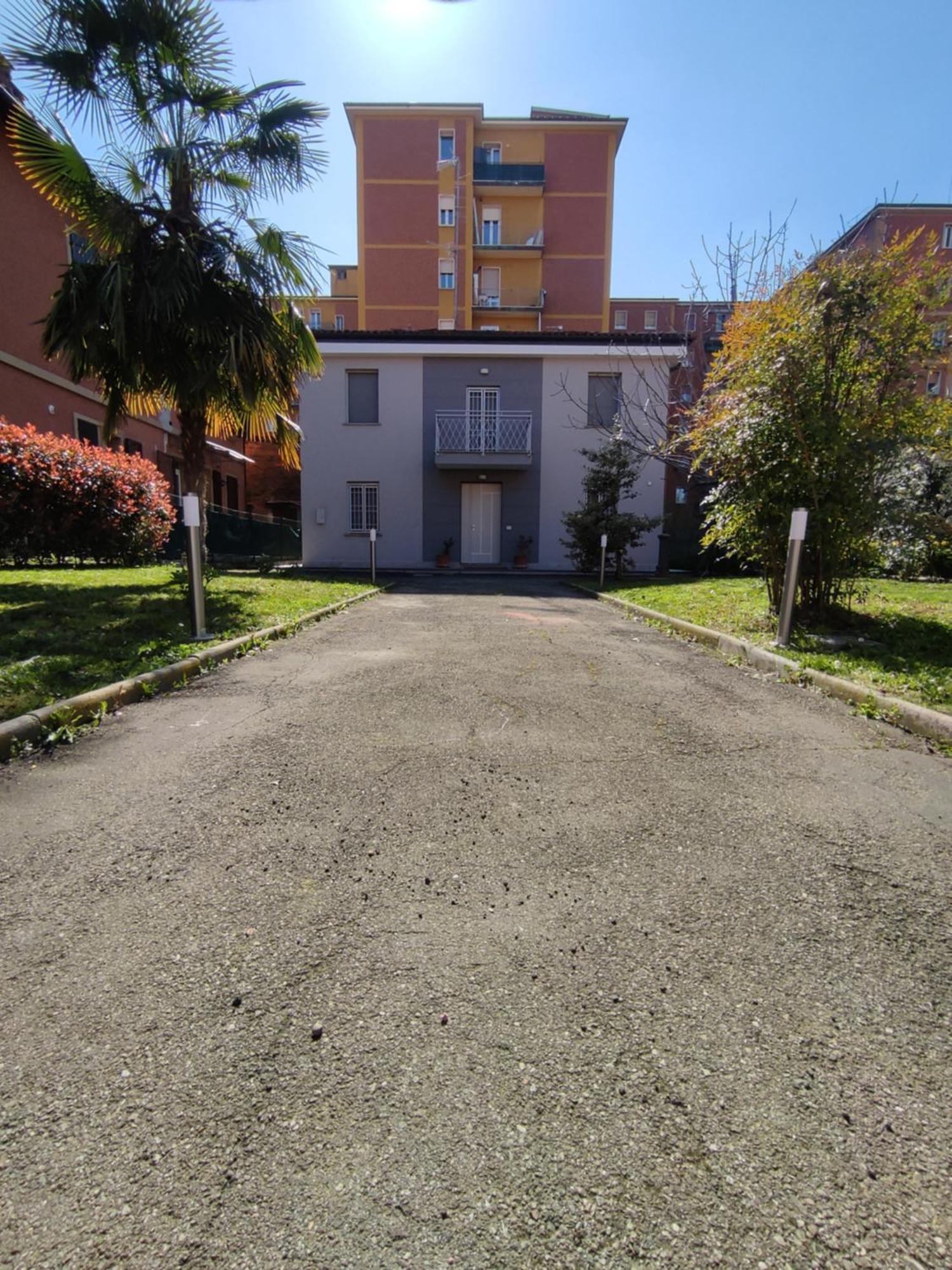 Grigio Perla Panigale, Villetta Con Giardino E Parcheggio Privato Fino A Tre Posti Auto - Un Oasi Di Tranqullita Bologna Exterior foto